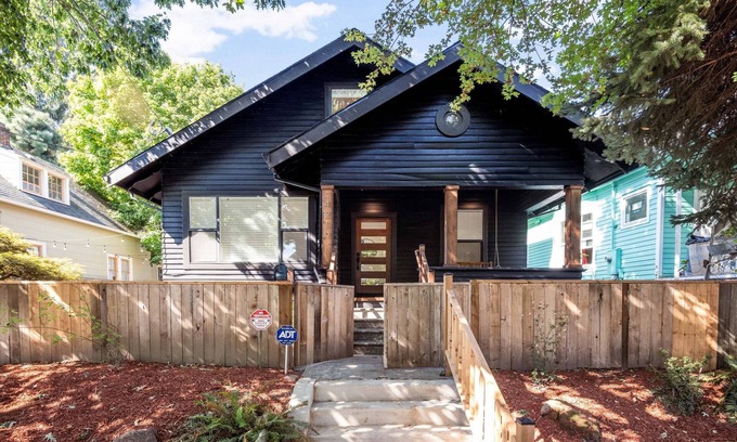 Mississippi District Maison | Pristine Renovation w/ Epic Location, Pet Friendly, Fully Fenced, Hot Tub, Walk to Bars, Shopping