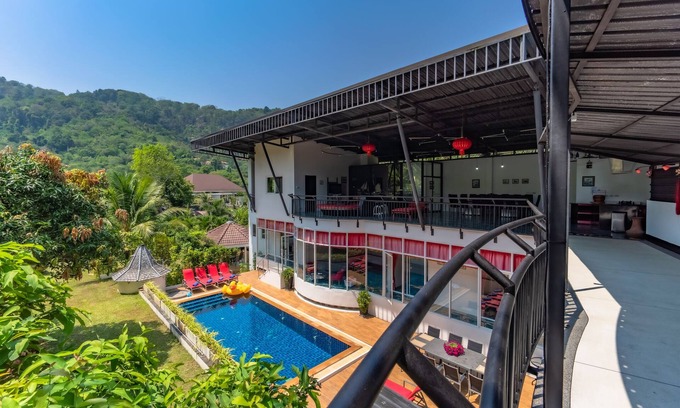 Chalong Villa | Villa moderne privée vue sur la montagne (ND)