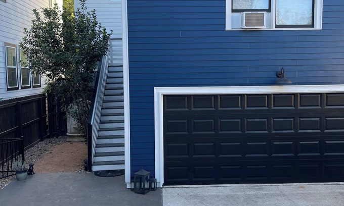 Shady Acres Appartement | Private 1 bed 1 bath Studio Garage Apartment in the Heights + Free WIFI