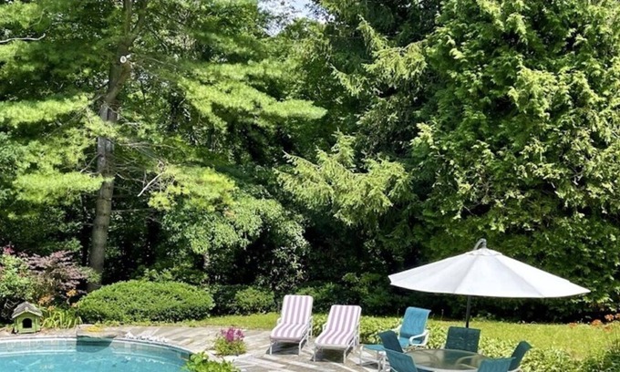 Upper Brookville Appartement | Private 1 bedroom apartment by the pool.