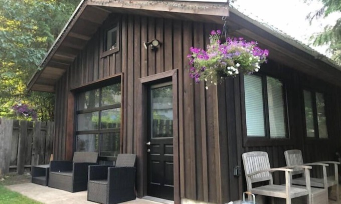 Garibaldi Highlands Cabine | Private 1bdrm+loft Cabin/Cottage