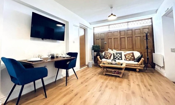 Potters Bar Maison | Private 2 Bed - 18 min to Central
