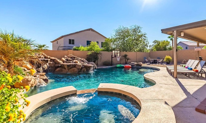 Avondale Maison | Private 2BR Oasis | 10 Min to Stadium & Pool