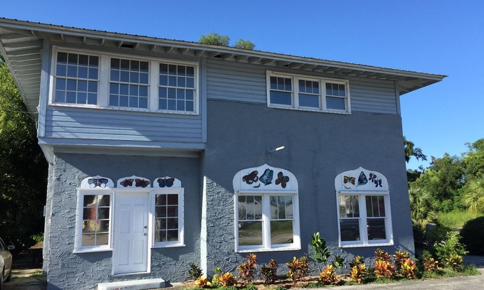 DeLand Maison | La Suite UpTown - une spacieuse, joliment aménagée 3 chambres 2 salles de bain près de Stetson