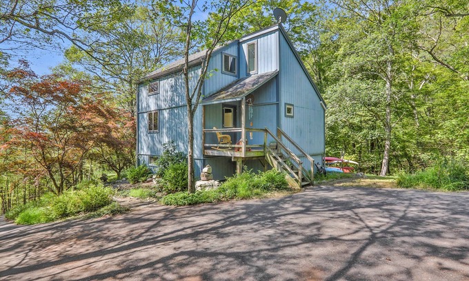 New Paltz Maison | Bordering Mohonk Preserve- 3-bedroom house in charming New Paltz with AC, WiFi.
