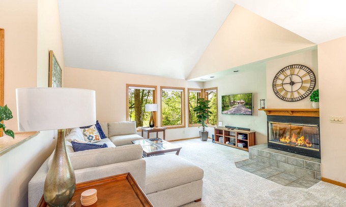 The Galena Territory Maison | Private 3BR/2BA Territory Home Nestled in the Trees