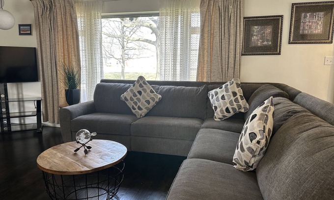 Wayne Maison | Private 4 BDRM -3 BTHS house, 5 Miles from Downtown #2 ❤️
