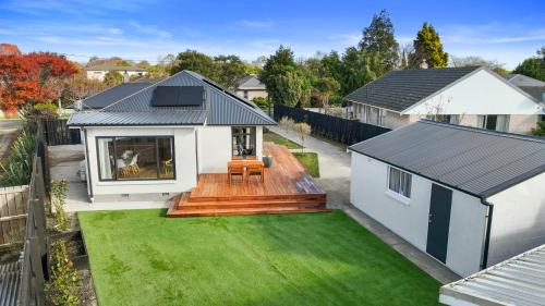 Christchurch Maison | Private, 4BR Family Home, Free Parking, 4km to Airport