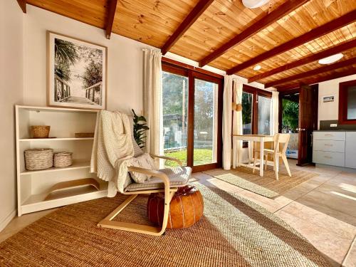 Ocean Shores Appartement | Private Access Retreat 1 Queen Bedroom w Stunning Pool and Ocean Views