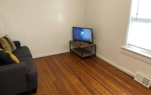 Perth Amboy Maison | Private and cozy house with one bedroom and one bathroom and free Wi-Fi
