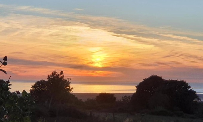Dinas Appartement | Private Annex with sea views and parking