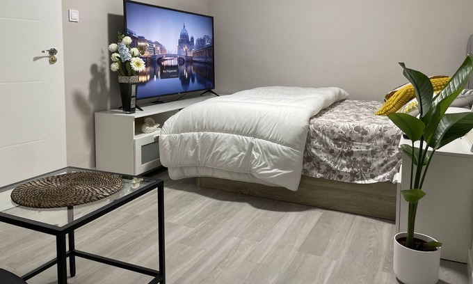 Torrefiel Appartement | Private apartment just 5 min from the city center
