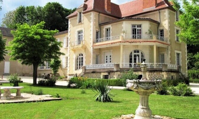 Excideuil Appartement | Private apartment with terrace and swimming pool