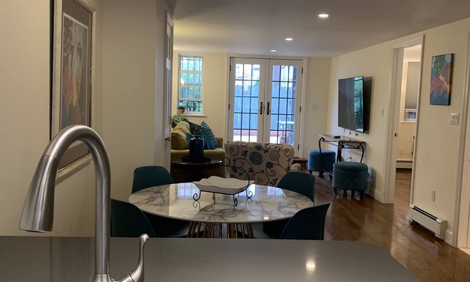 Marine Park Maison | Private apartment with your own back yard and private driveway