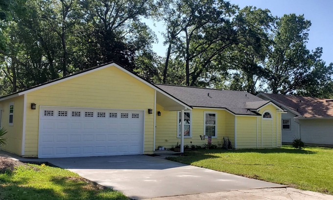 Fleming Island Appartement | Private attached apartment 1 bed 1bath, kitchenette, liv room, private laundry.