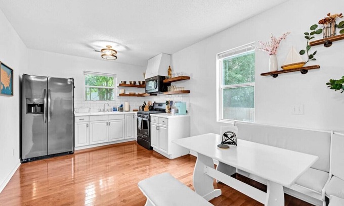West Ashley Maison | Private Backyard With Fire Pit, 15 Min to Downtown