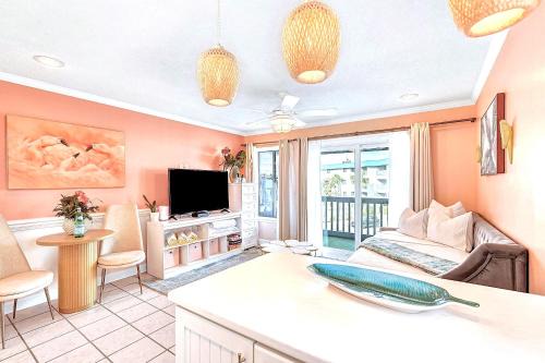 Tybee Island Appartement | Private Balcony - Beach - Pool and Pickleball