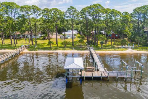 Panacea Maison | Private Beach and Dock Waterfront Panacea Retreat!