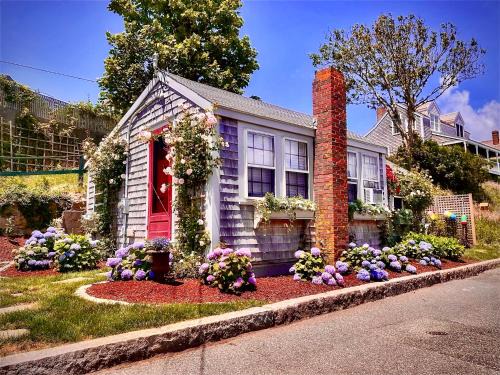 Siasconset Maison | Private Beach Cottage for two in Sconset!