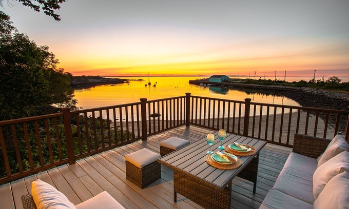 Gloucester Maison | Private Beach! Dream vacation at your private beach in Gloucester
