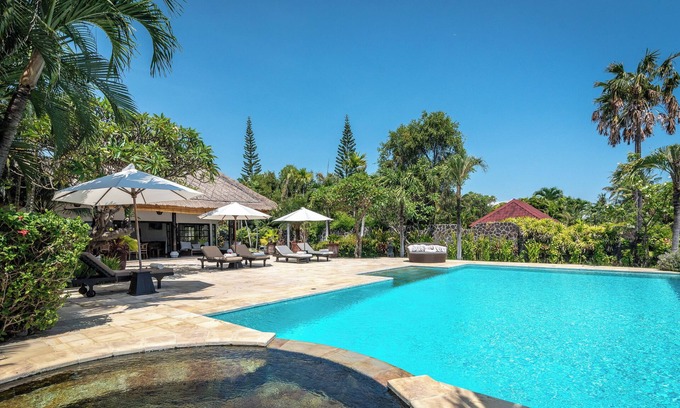 Dencarik Villa | Villa privée face à la plage 12p: accomplissez votre corps et votre âme!