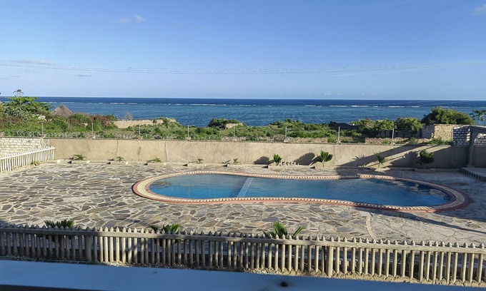 Ras Makamaiwe Appartement | Private beach home with panoramic ocean views
