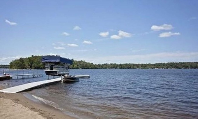 Lakeville Maison | Cottage de pruche sur Long Pond avec plage privée