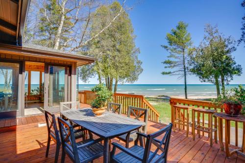 Oostburg Maison | Private Beach on Lake Michigan Oostburg Home