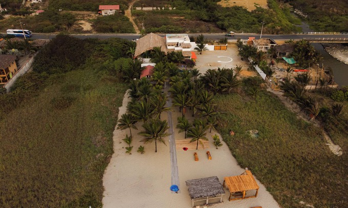 Canoa Hôtel | Private Beachfront Resort: Sleeps 20+, Pool & Bar