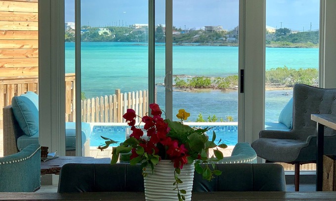Ocean Point Villa | Chalk Sound, Sapodilla Beach, plage privée et piscine, récemment rénovées