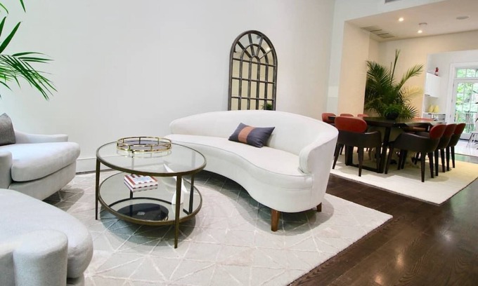 Upper East Side Maison | Private, Beautiful Upper Eastside Townhome