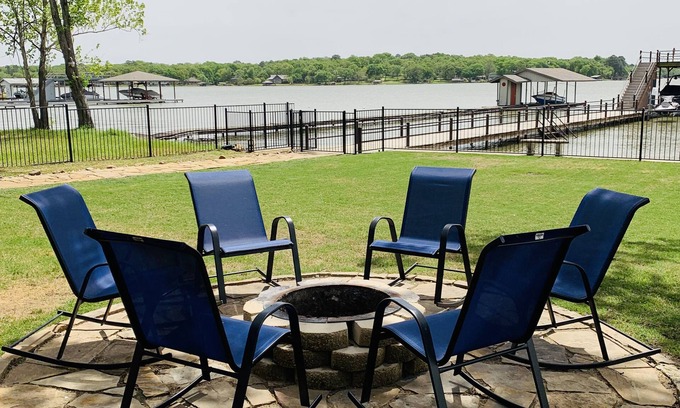 Enchanted Oaks Maison | Private Beautiful Waterfront Home. Boat Dock pour profiter des levers et couchers de soleil!