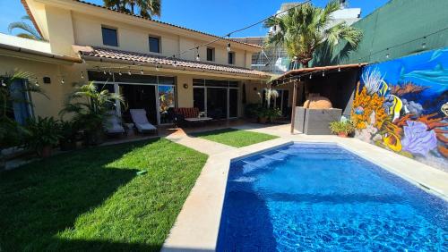 Diaz Ordaz Maison | Private bedroom in gorgeous shared Versailles house with heated and cooled pool