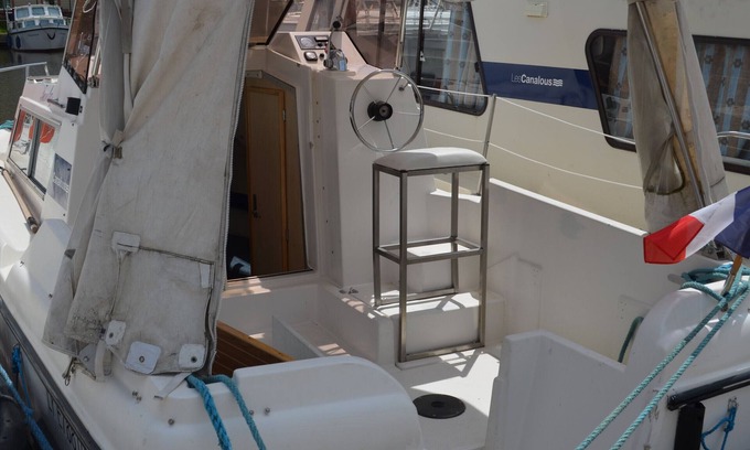 Digoin Appartement | Private Boat Stay in Charming Burgundy Town for 2