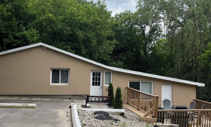 New Tecumseth Maison | Private Boyne River Cottage- steps to great fishing