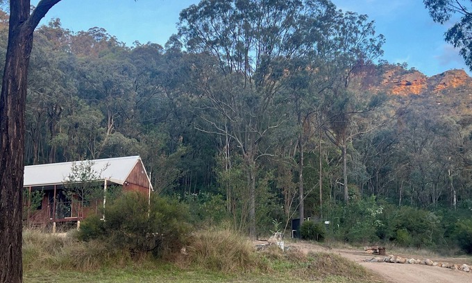 Broke Cabine | Private bush retreat in Hunter Valley Wine Country.