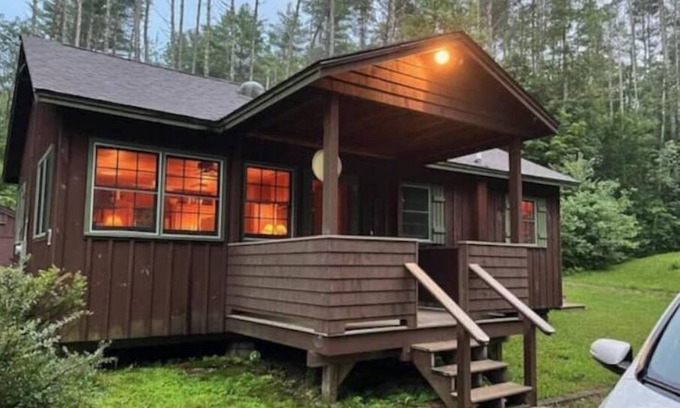 Wolfeboro Cabine | Private Cabin Getaway in the Woods Rockland