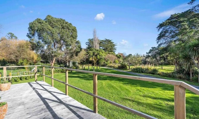 Paraparaumu Chalet De Ski | Private Cabin Retreat