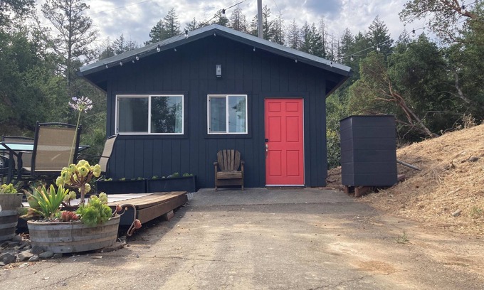 Cloverdale Cabine | Private Cabin with Views on 16 Acre Estate