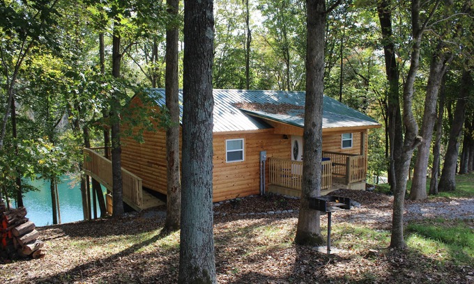 Russell Springs Cabine | Lac de pêche et de remise à l'eau privé - Location de bateau incluse! Près du lac Cumberland!