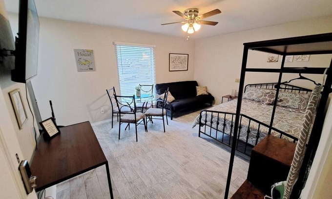 Lewisville Appartement | Private & Central Studio Apt @NorthDFW by I-35 Fwy. Free W&D Stays 30+ days only
