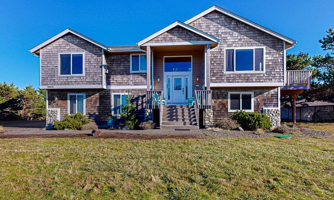 Warrenton Maison | Private community home with beach access, jetted tub, scenic views, & fireplaces