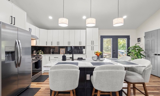 Belvedere Park Maison | Private Compound 2 Homes Sleeps 10+