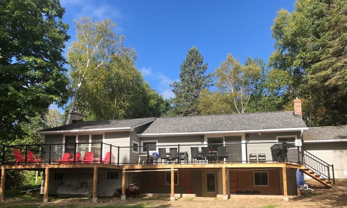 Harcourt Maison | Private Cottage on Lake Cardiff