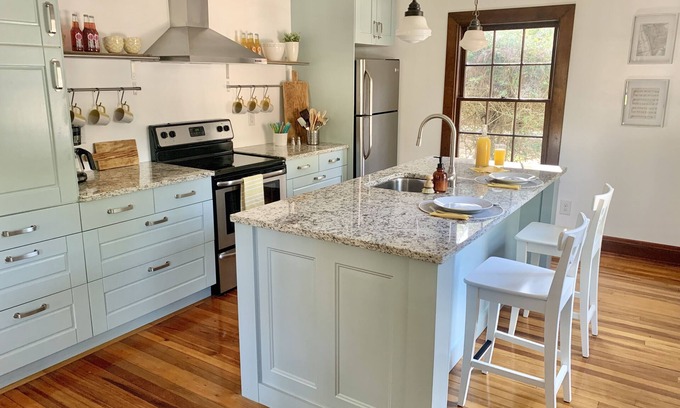 Pinehurst Maison | Private Cottage with Personal Chauffeur and Free Breakfast