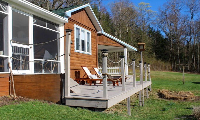 Alpine Cabine | Private Country Living! Fall lovers paradise, central to hiking & wine country!