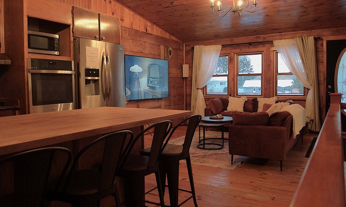 North Algona Wilberforce Cabine | Private Cozy Cottage-Near Lake Dore, Bon Echo & Algonquin Park
