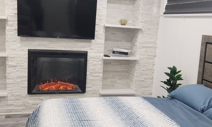 Kitchener Appartement | Private & cozy Kitchener studio with WiFi, in-suite laundry & proximal to a mall