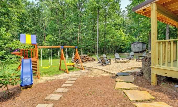 Henagar Appartement | Private Deck: Studio Near Guntersville Lake!