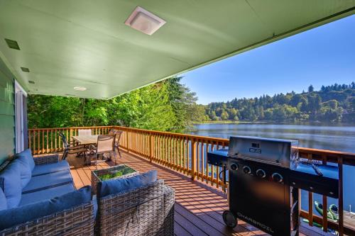 East Olympia Maison | Private Dock and Fire Pit Lakefront Gem in Olympia